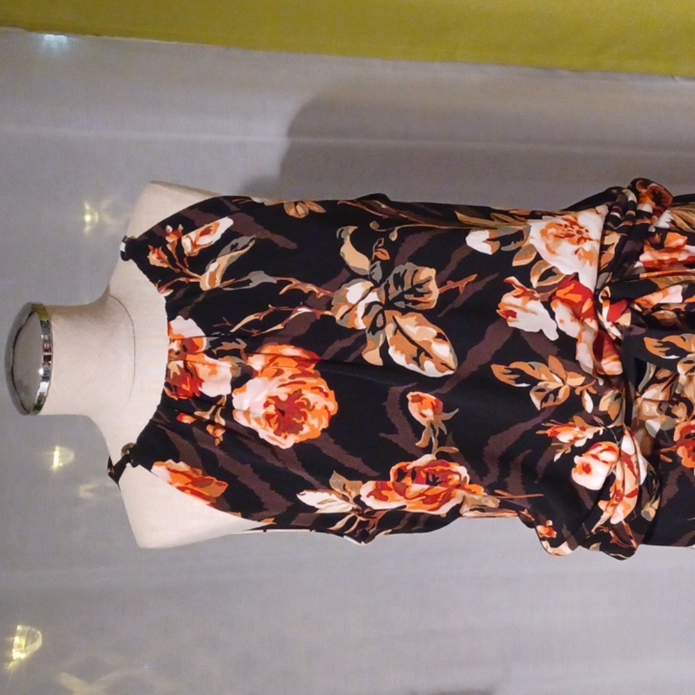 Whitehouse Black Market top
